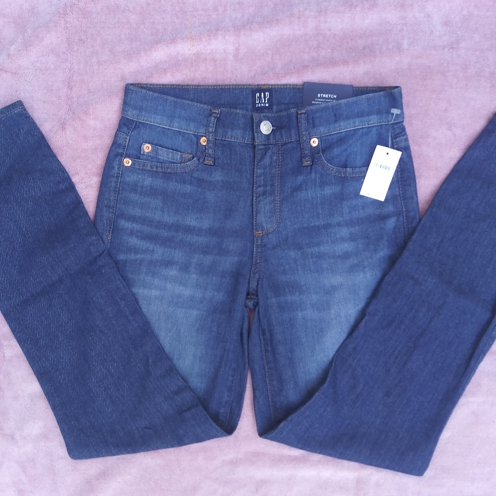 Brand new women's Gap Jean